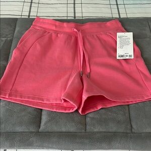 NWT Women’s Lululemon Scuba High-Rise Short 5”